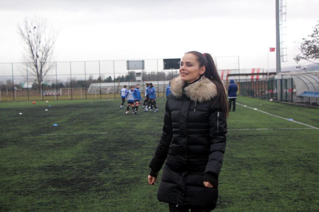 BOLU'NUN İLK KADIN BAŞKANI BIRAKTI