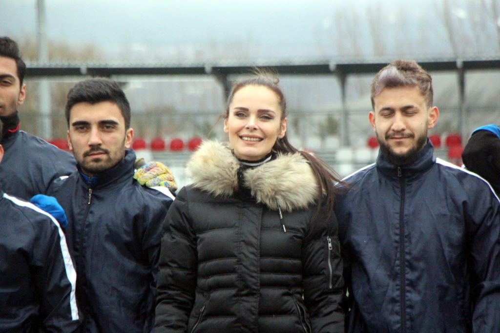 BOLU'NUN İLK KADIN BAŞKANI BIRAKTI