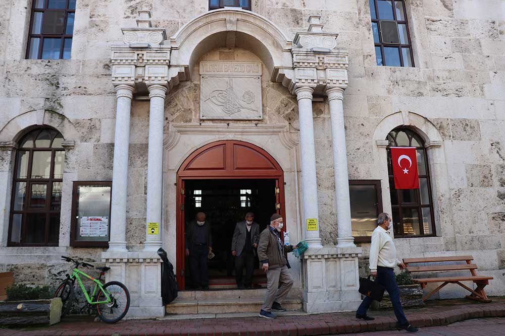 "BU SÜTUNLAR CAMİNİN DEPREM SİGORTASI"