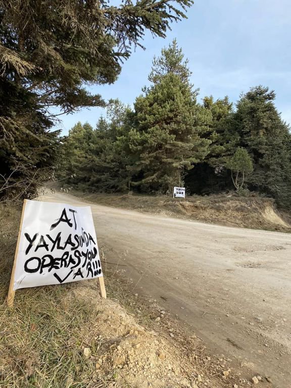 BUNLAR NEYİN PANKARTI...