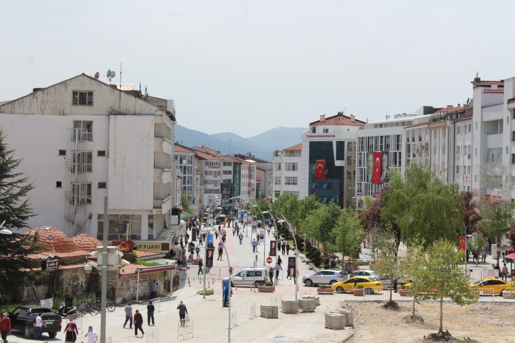 CADDE BUGÜN ÇOK SAKİN