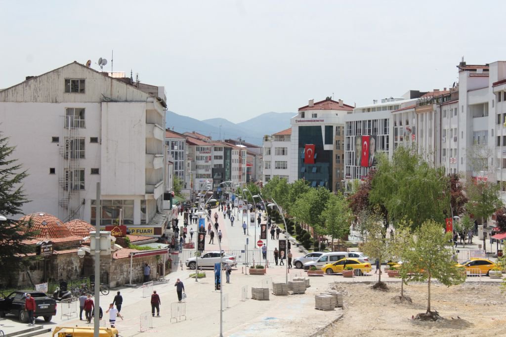 CADDE BUGÜN ÇOK SAKİN