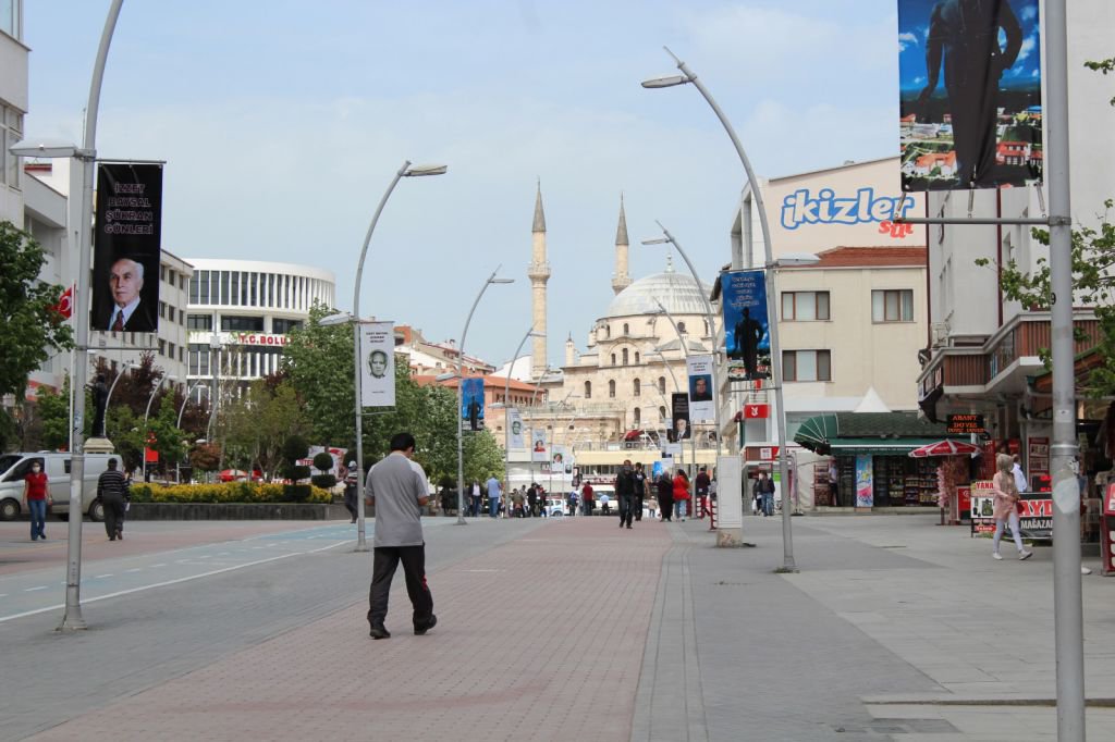 CADDE BUGÜN ÇOK SAKİN
