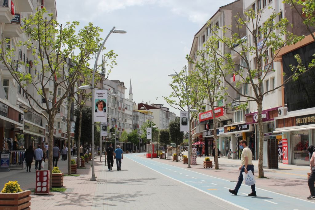 CADDE BUGÜN ÇOK SAKİN