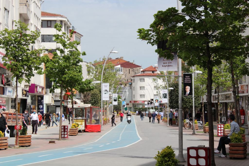 CADDE BUGÜN ÇOK SAKİN