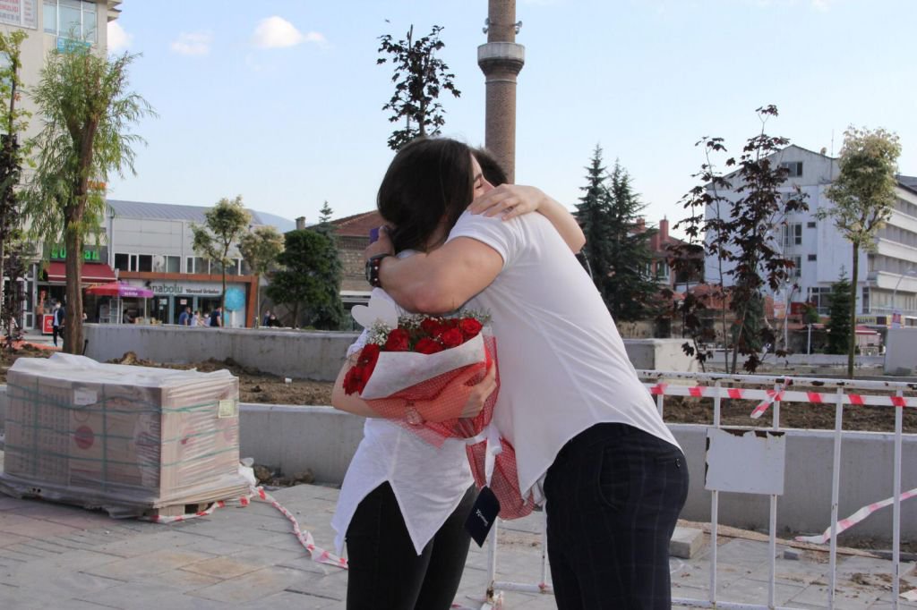 CADDE ORTASINDA EVLENME TEKLİFİ