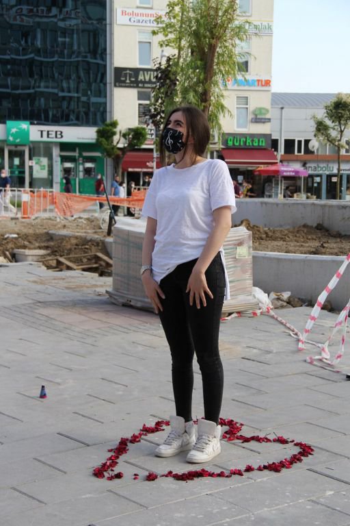 CADDE ORTASINDA EVLENME TEKLİFİ