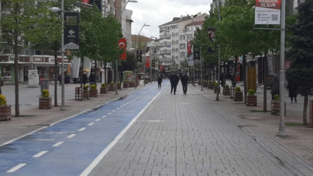 CADDEDE KISITLAMA KALDIRILDI