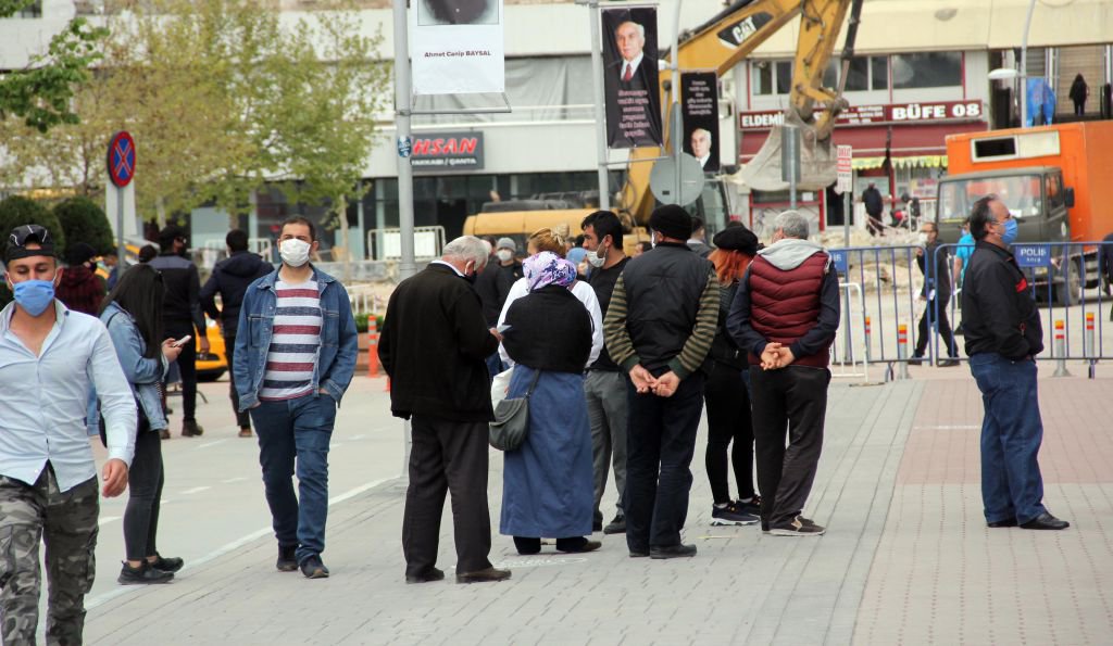 CADDEDE KALABALIK DEVAM EDİYOR