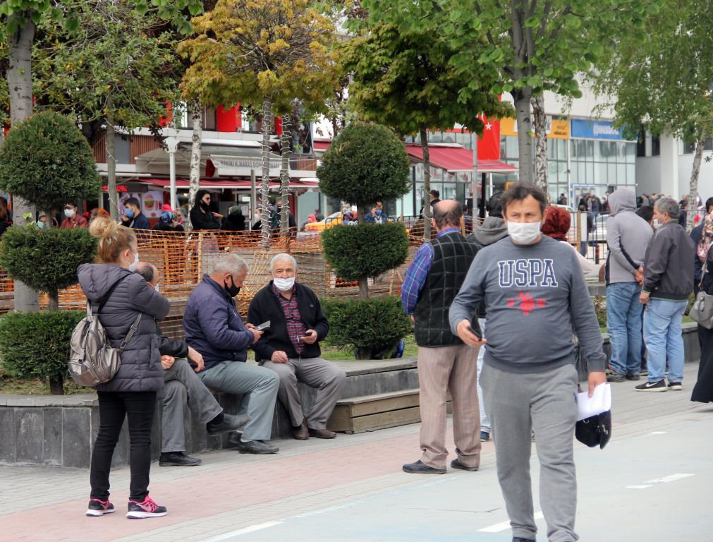 CADDEDE KALABALIK DEVAM EDİYOR