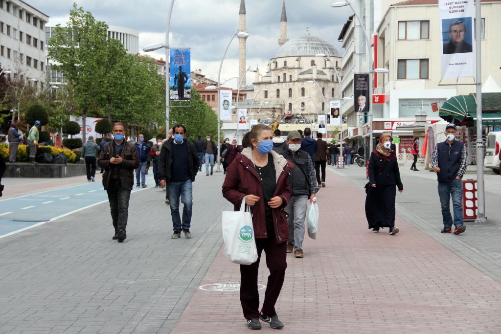 CADDEDE KALABALIK DEVAM EDİYOR