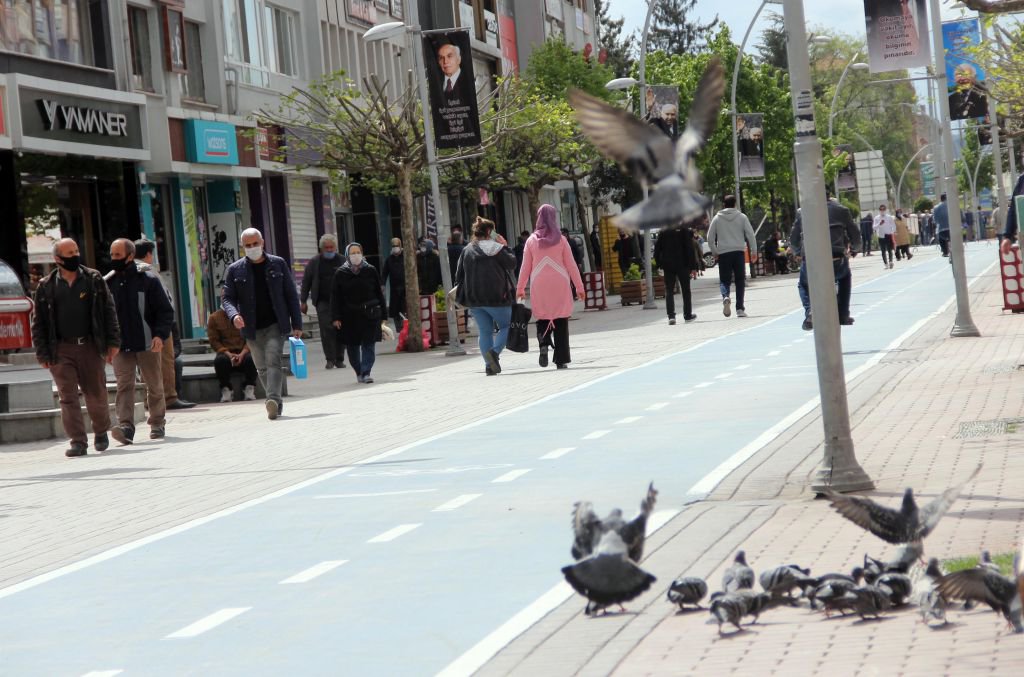 CADDEDE KALABALIK DEVAM EDİYOR