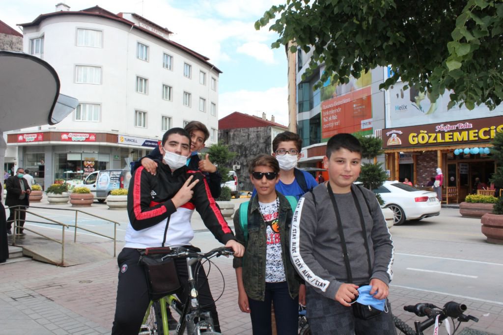 CADDEDE RENKLİ GÖRÜNTÜLER