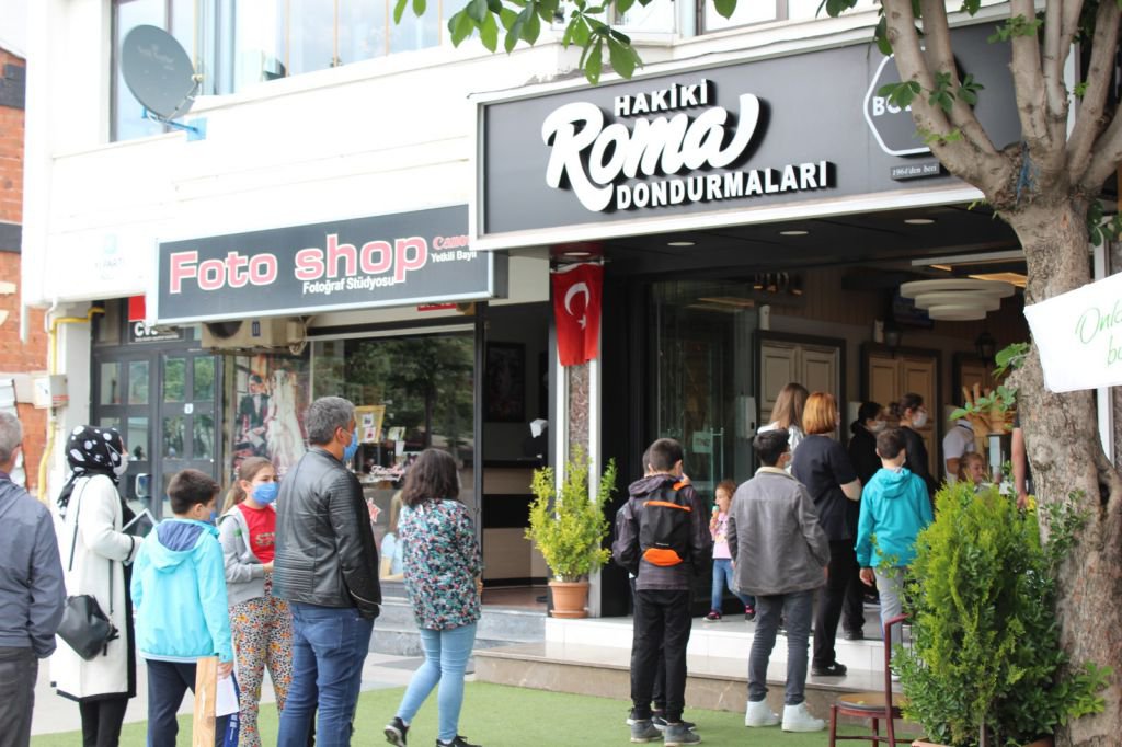 CADDEDE RENKLİ GÖRÜNTÜLER