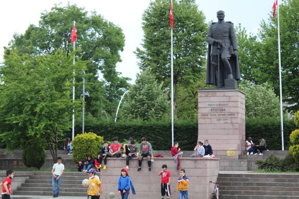 CADDEDE RENKLİ GÖRÜNTÜLER