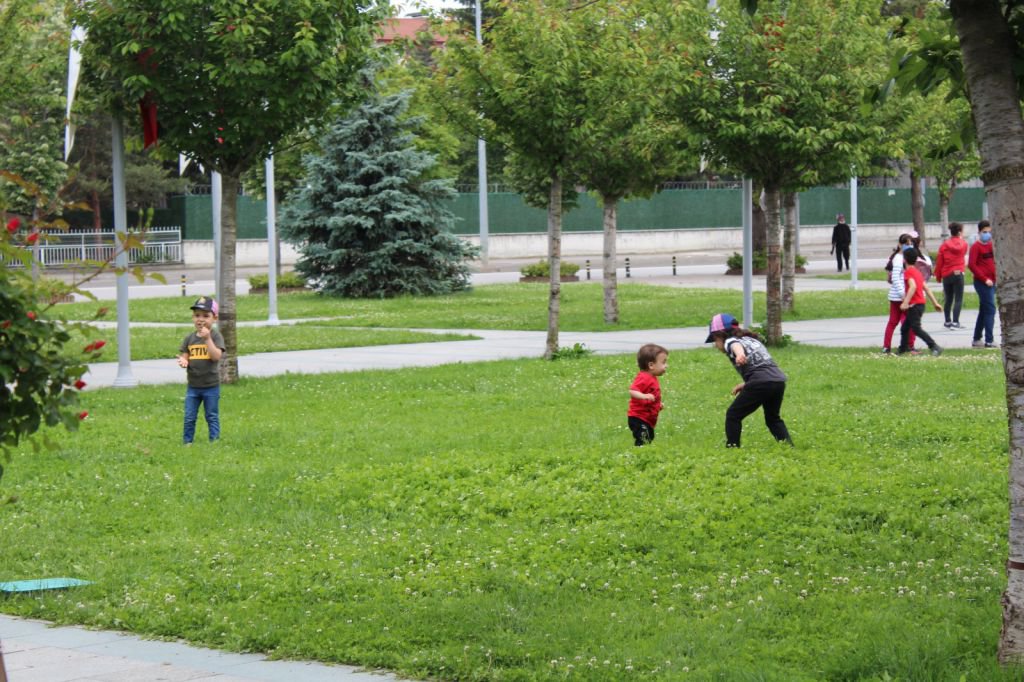 CADDEDE RENKLİ GÖRÜNTÜLER