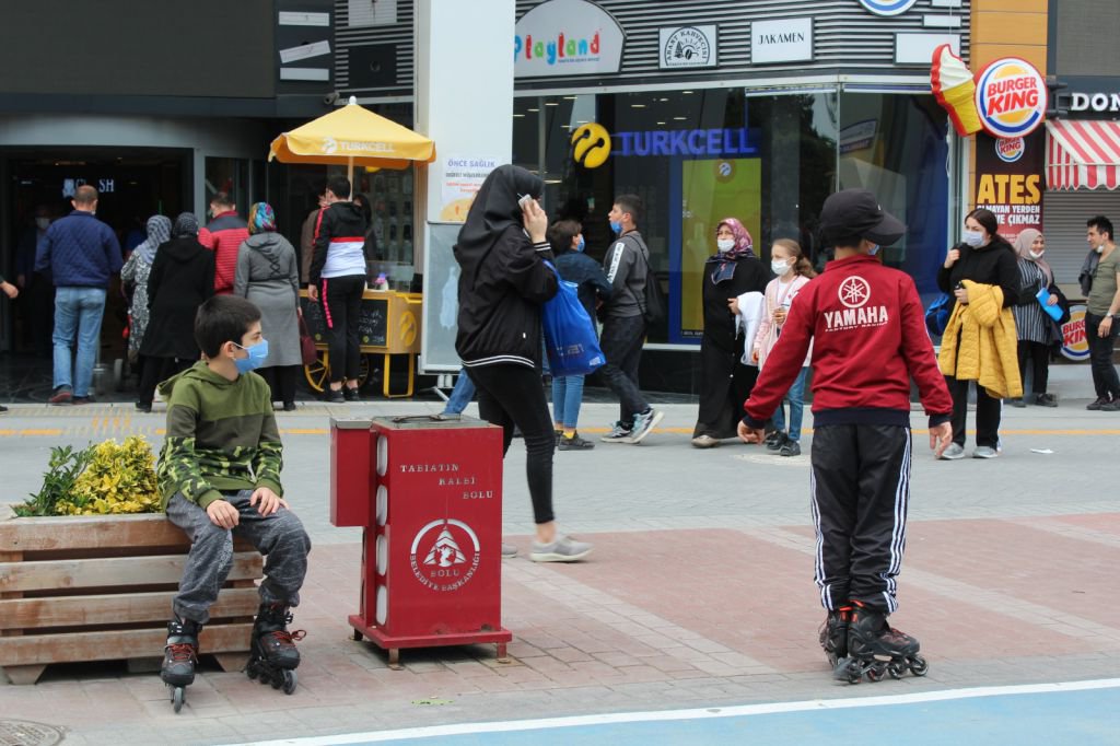 CADDEDE RENKLİ GÖRÜNTÜLER