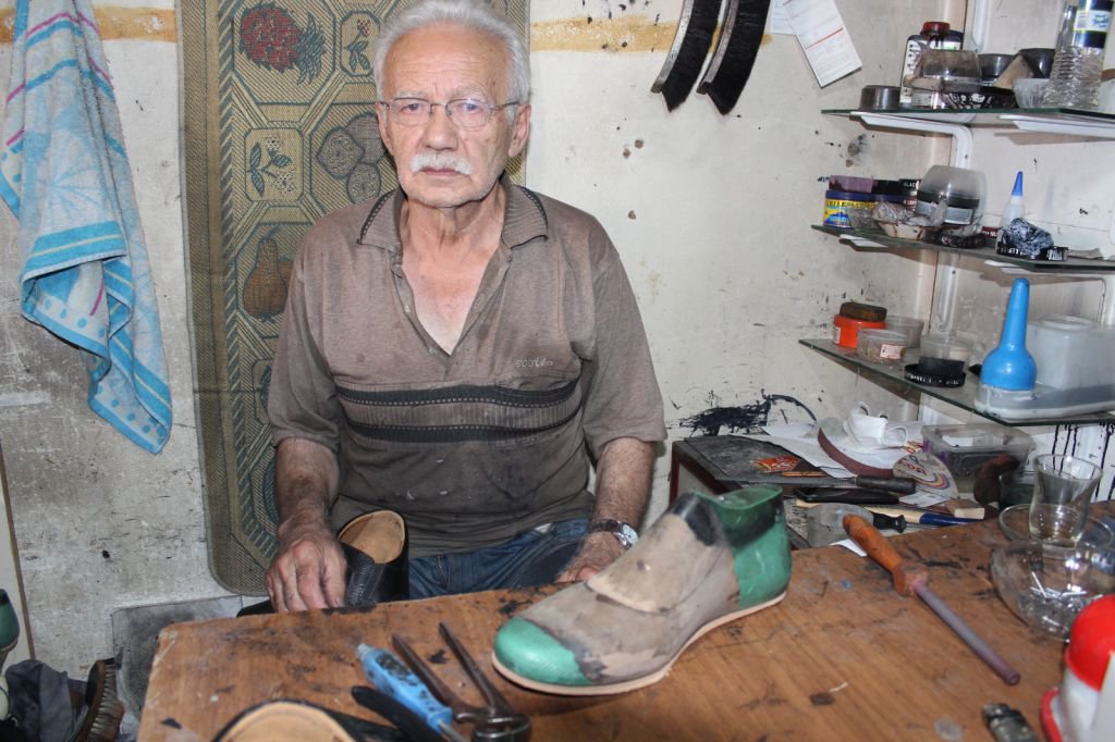 “ÇEKİCİMİN UCUYLA HAYATA TUTUNDUM”