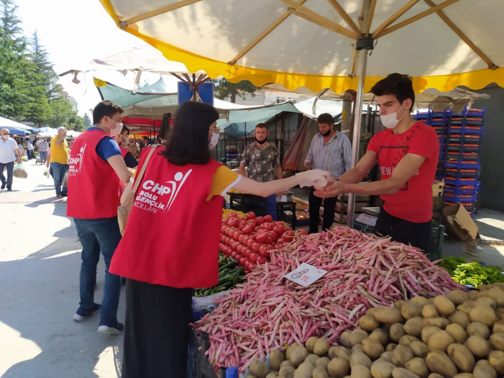 CHP'Lİ GENÇLER SAHADA
