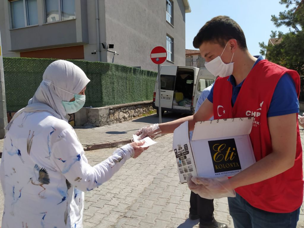 CHP'Lİ GENÇLER SAHADA