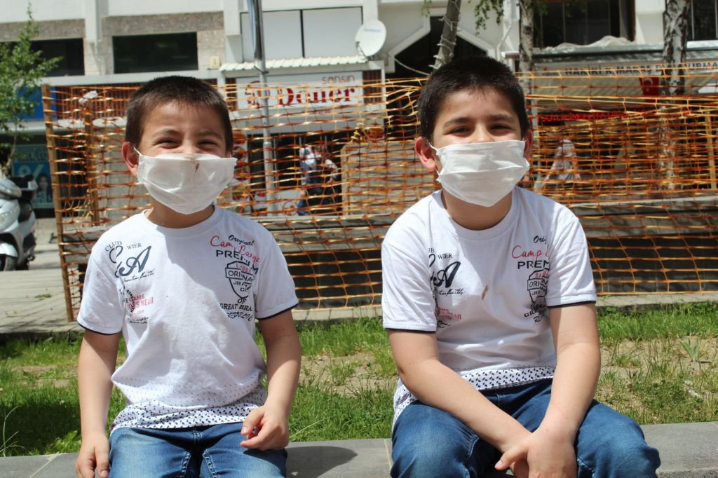 ÇOCUKLAR CADDEYİ ŞENLENDİRDİ