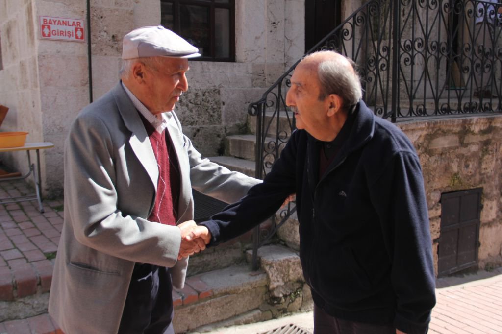 CORONAVİRÜS CUMA CEMAATİNİ ETKİLEMEDİ