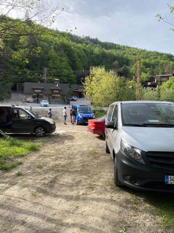 DERE BAŞINDA OTURANA DA CEZA YAZILDI