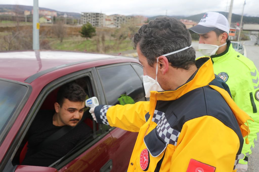 BOLU'YA GELENİN ATEŞİ ÖLÇÜLÜYOR