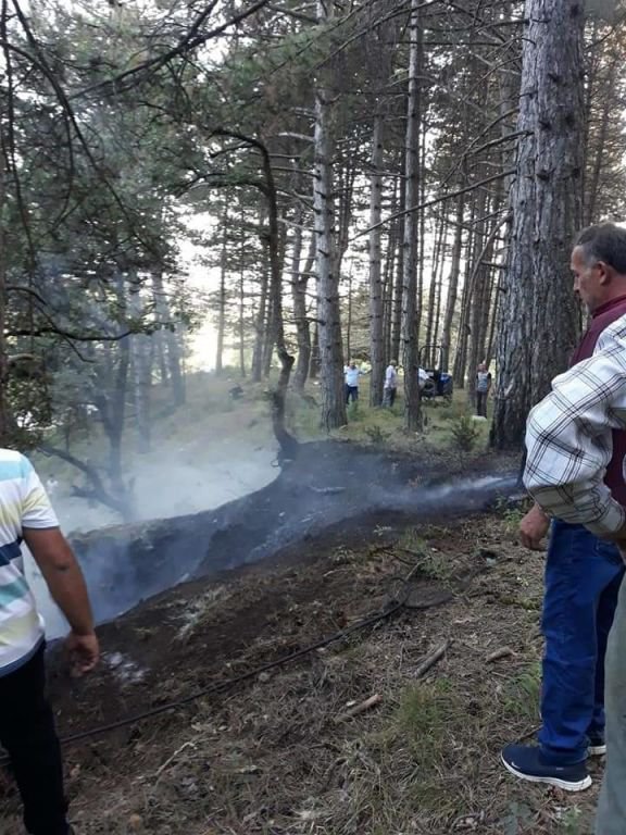 ELLERİNDE BİDONLARLA YANGINA KOŞTULAR