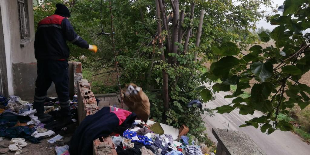 EVDEN KİLOLARCA ÇÖP ÇIKTI !