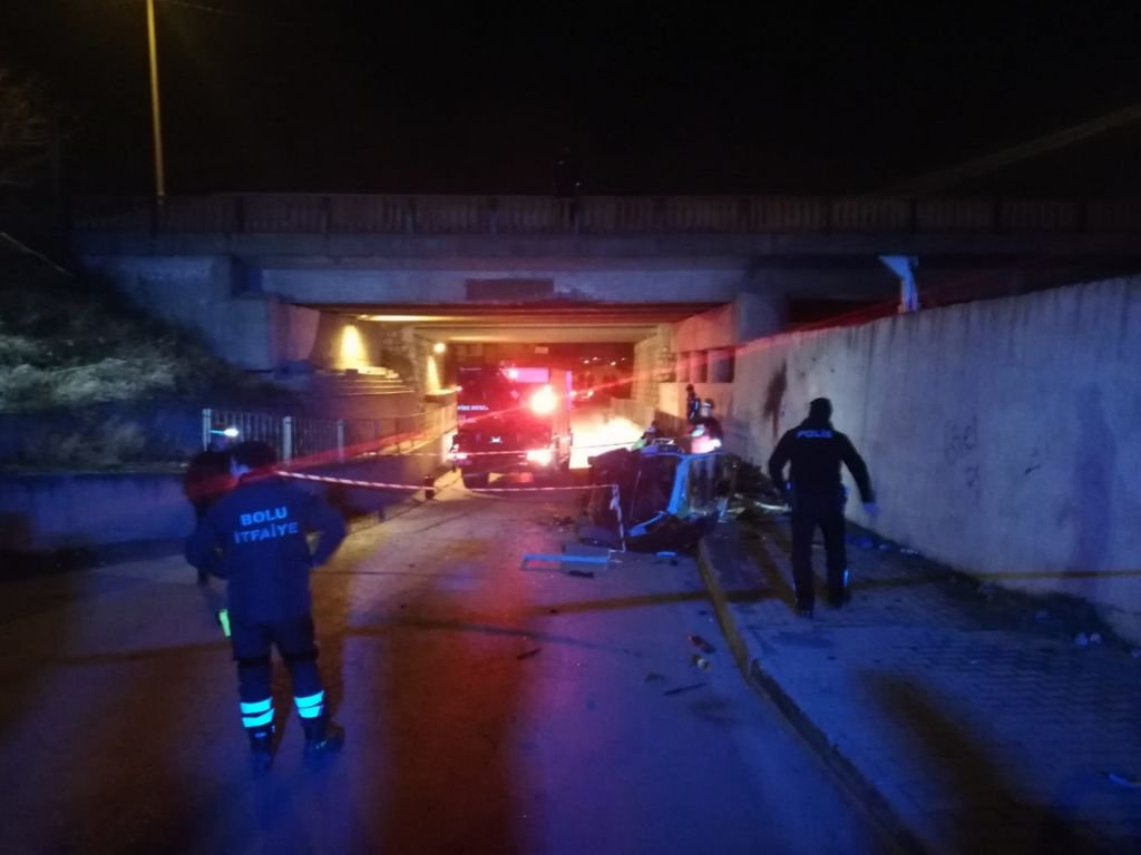 FECİ KAZADA CAN VERDİLER