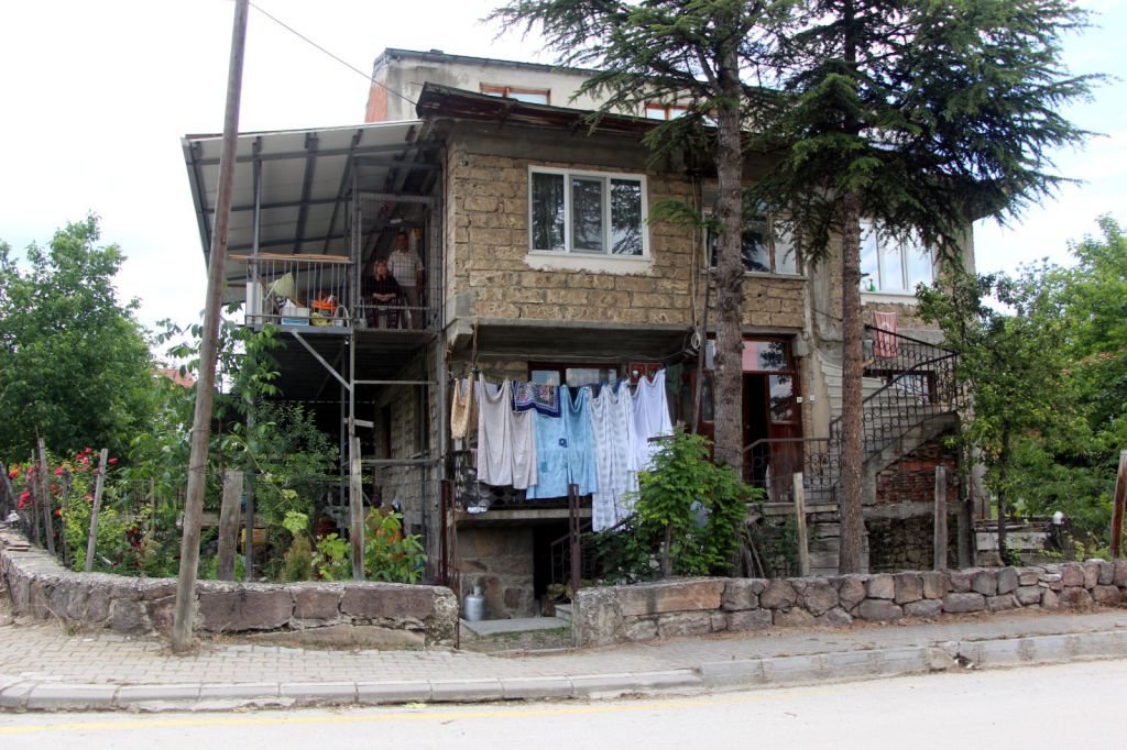 FELÇLİ EŞİ İÇİN ASANSÖR YAPTI