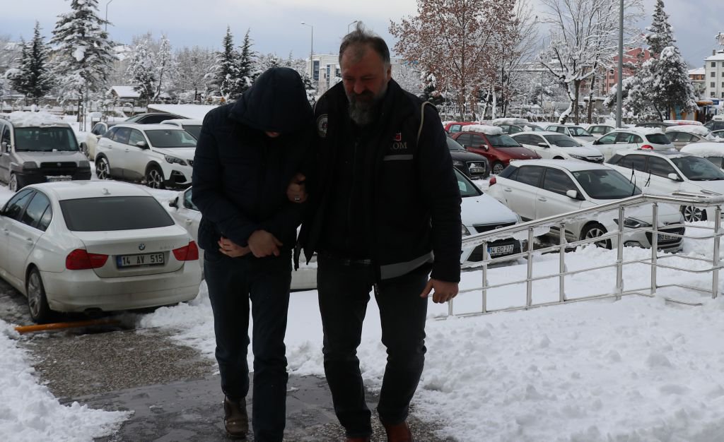 FİRARİ FETÖ ŞÜPHELİSİ ENSELENDİ