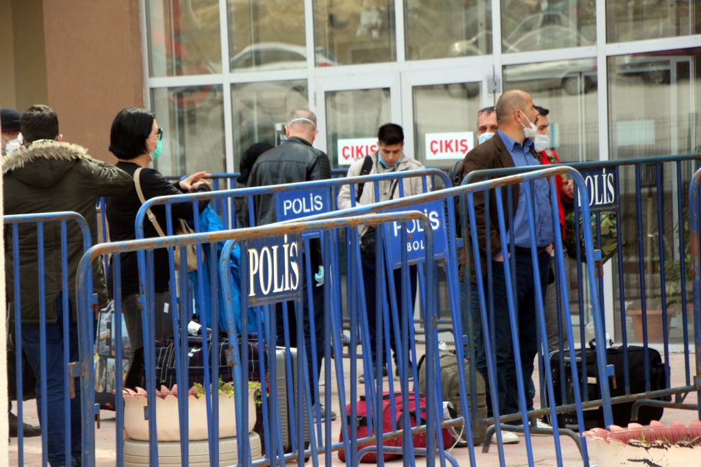 GELMEYE DEVAM EDİYORLAR...