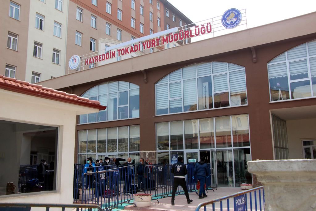 GELMEYE DEVAM EDİYORLAR...