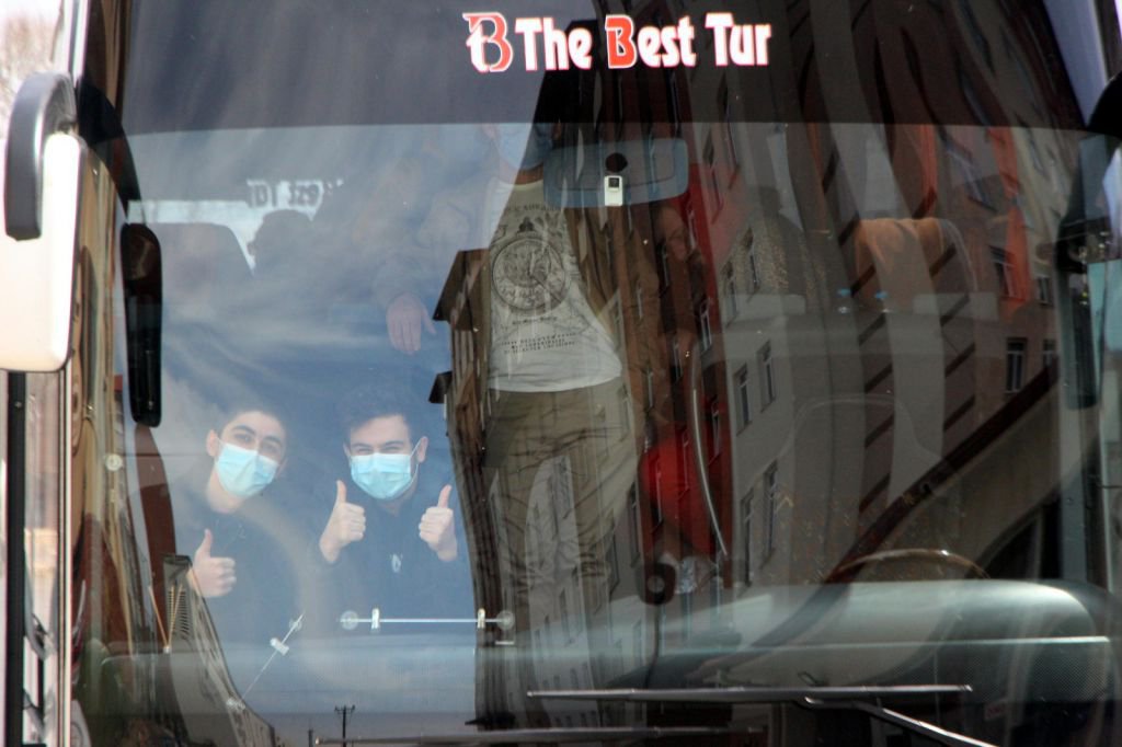 GELMEYE DEVAM EDİYORLAR...