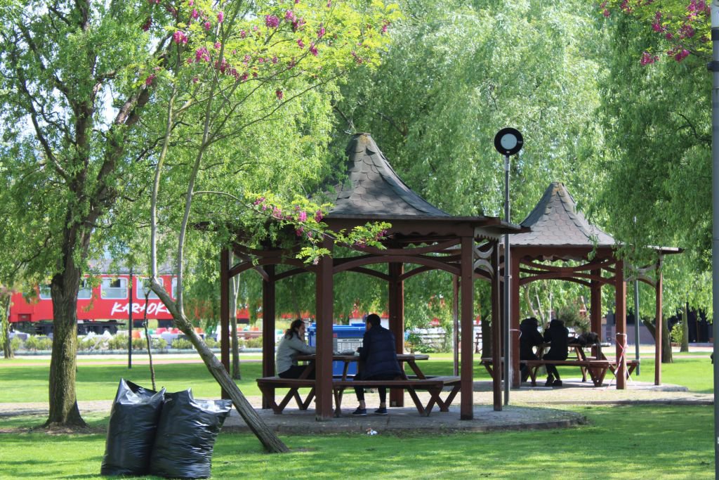 GENÇLER SOKAKLARA AKIN ETTİ