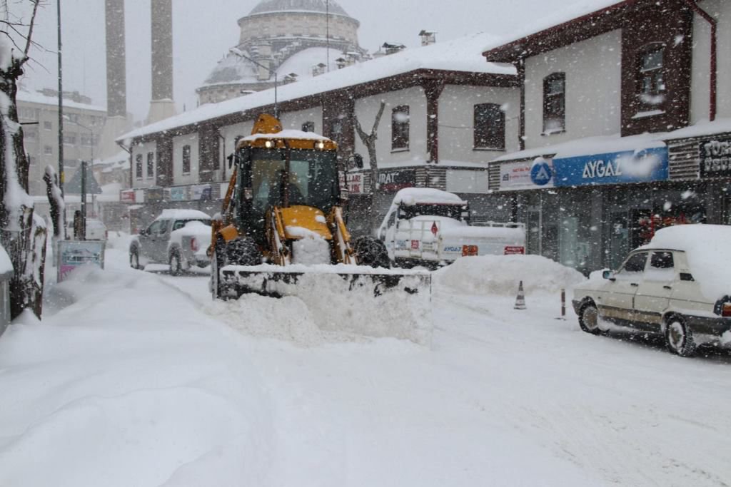 GEREDE’DE YOĞUN KAR MESAİSİ
