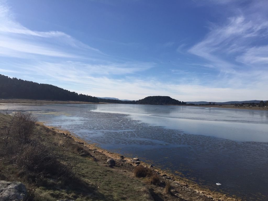 GÖLETİN YÜZEYİ BUZ TUTTU