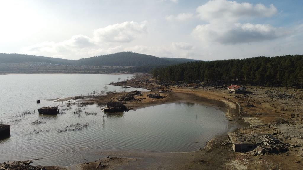 GÖLÜN ALTINDAN BAKIN NELER ÇIKTI