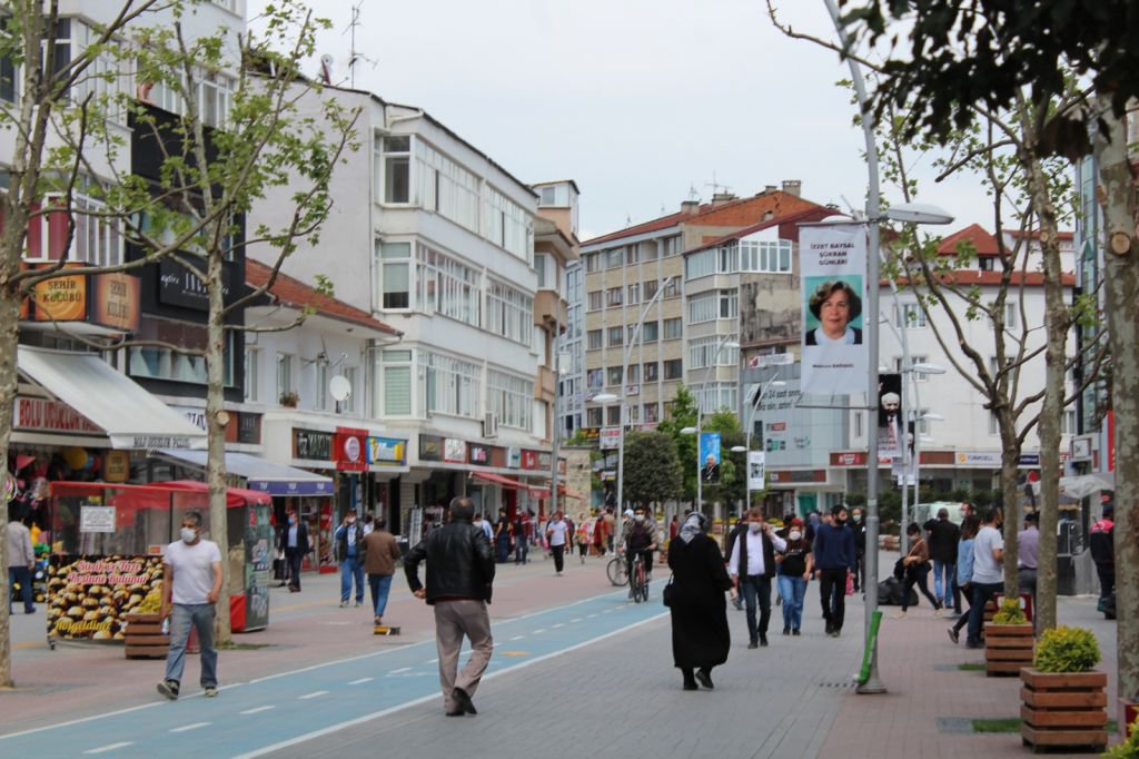 GÜNEŞİ GÖREN BOLU HALKI CADDEYE AKTI