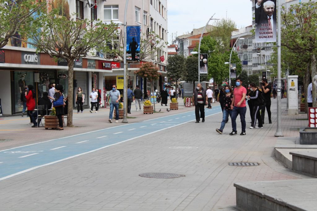 GÜNEŞİ GÖREN BOLU HALKI CADDEYE AKTI
