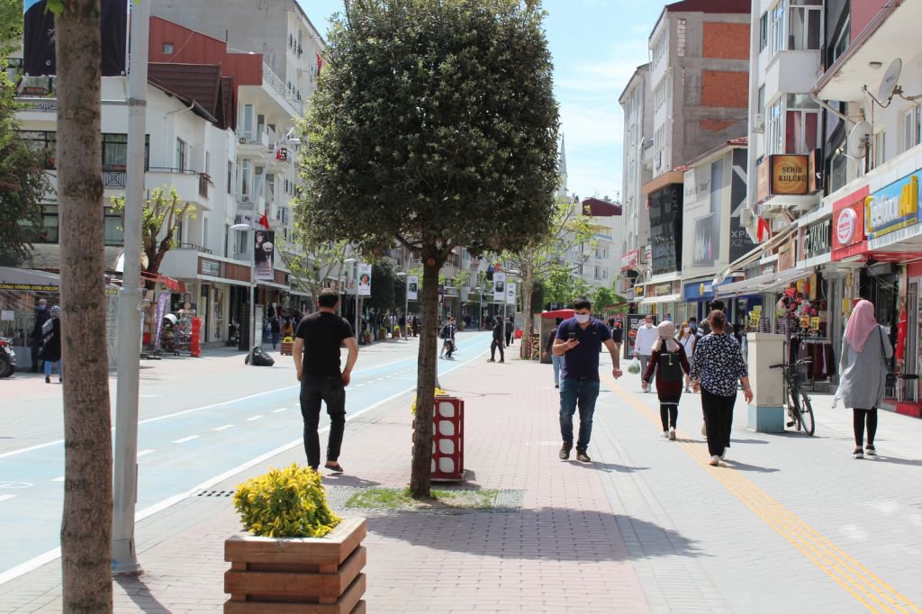GÜNEŞİ GÖREN BOLU HALKI CADDEYE AKTI