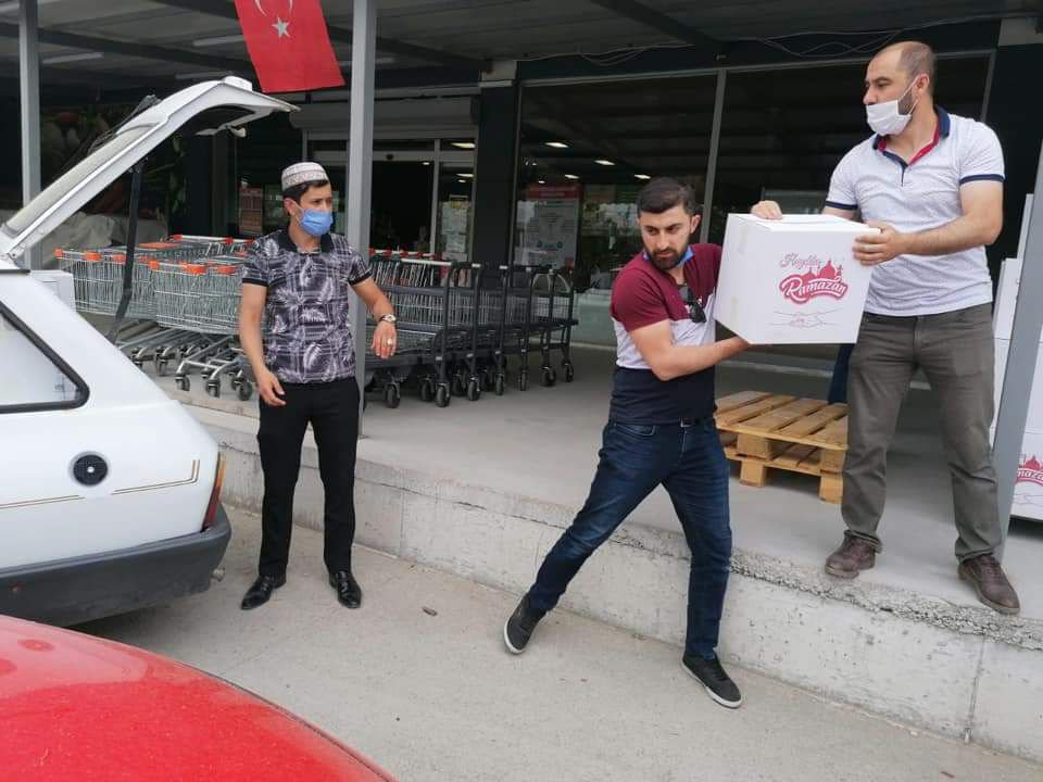 İHTiYAÇ SAHiBi  VATANDAŞLAR  iÇiN YOLLARA  DÜŞTÜLER