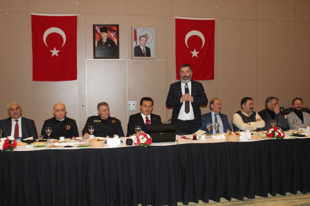 "İNSAN VE SEVGİ EKSENLİ ÇALIŞIYORUZ"