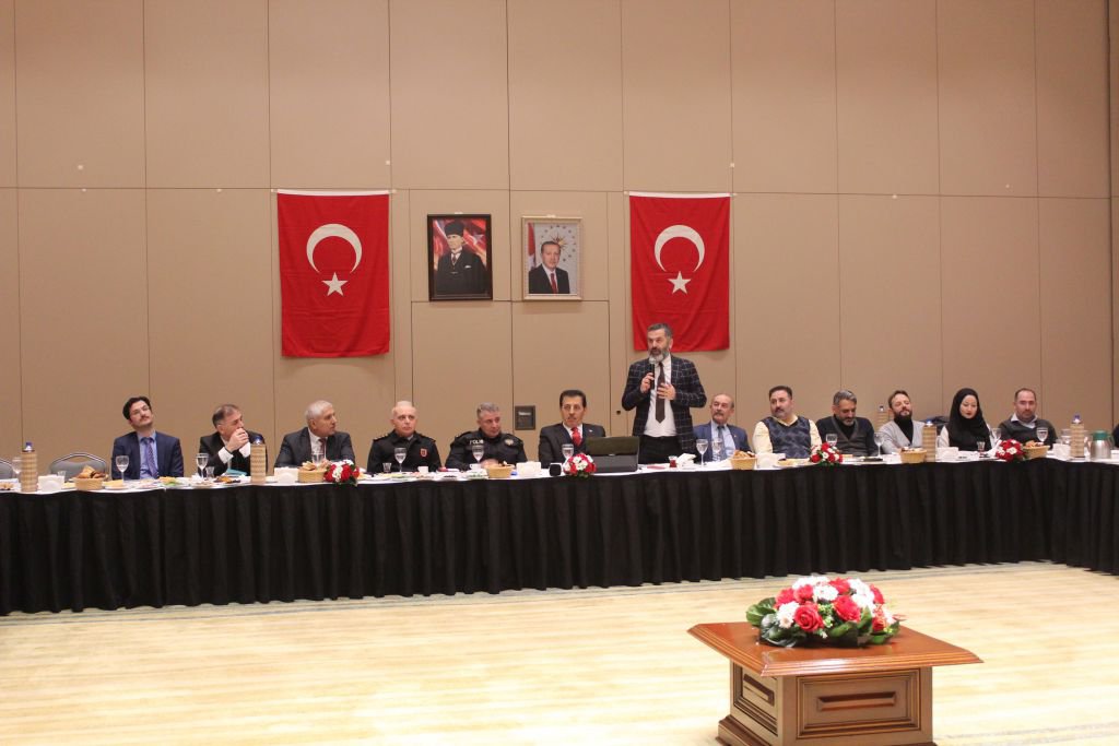 "İNSAN VE SEVGİ EKSENLİ ÇALIŞIYORUZ"