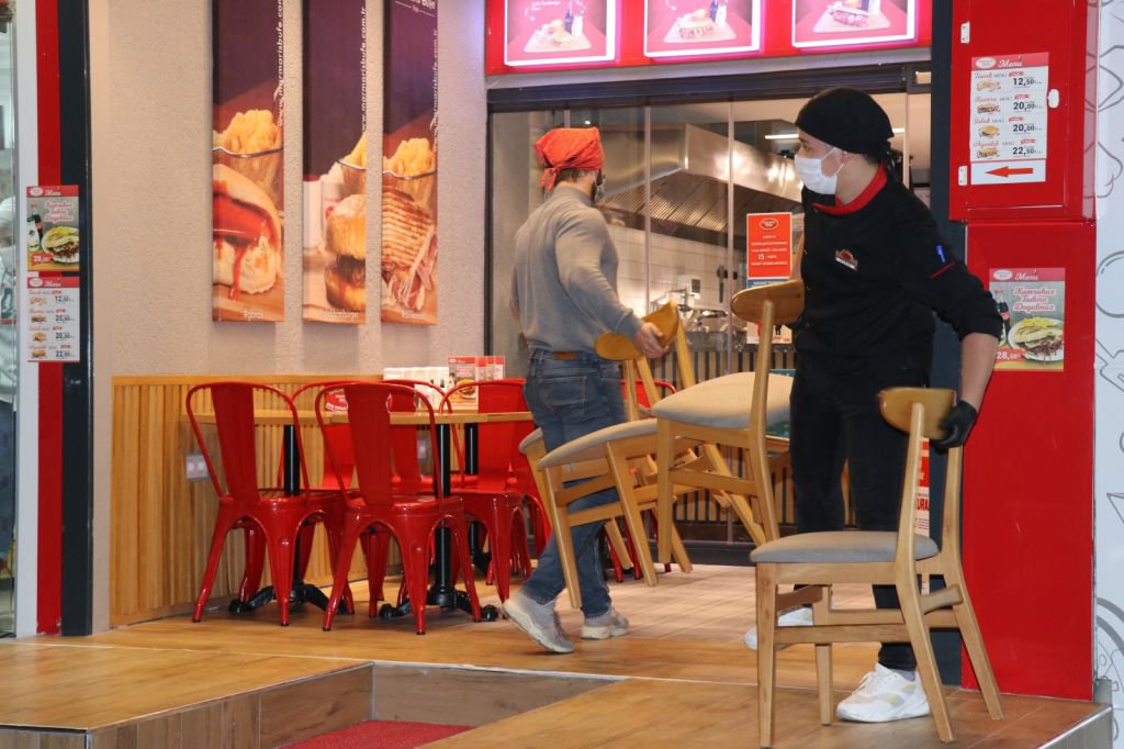 İŞYERLERİ GÖZYAŞLARIYLA KAPANDI