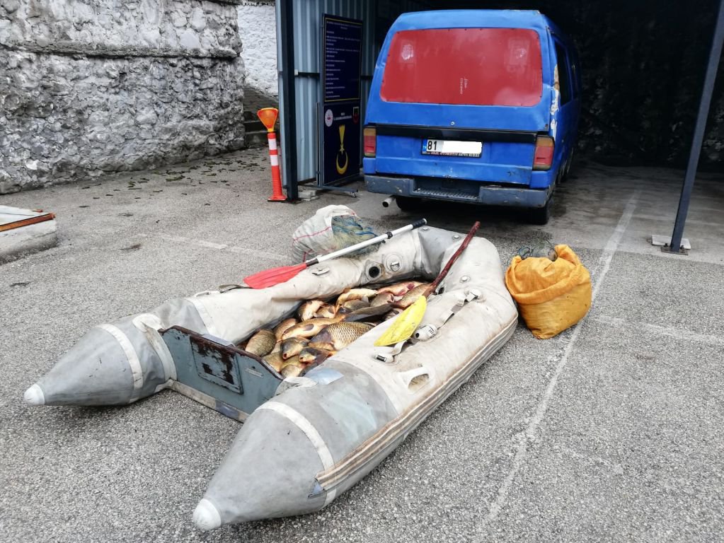KAÇAK BALIKÇILARA CEZA YAĞDI