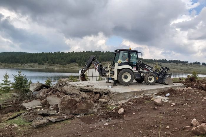 KAÇAK YAPILAR YIKILDI