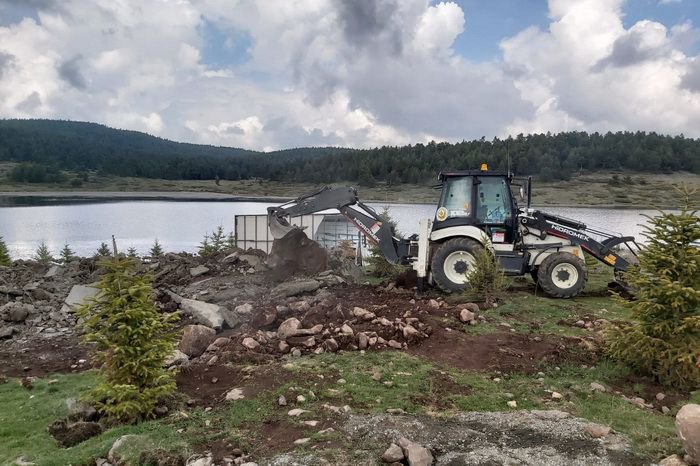 KAÇAK YAPILAR YIKILDI